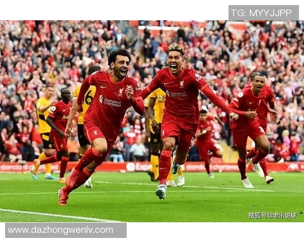 足球场上的激烈对抗：顶级球星冲突引发观众热议与争议